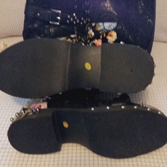 Boots - Picture 5 of 7